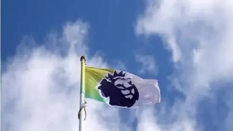 马内接手C罗造点机会，补时阶段完成射门